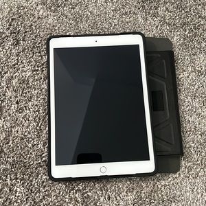 Apple IPad 7th Generation 32GB Wi-Fi Gold (Like New)